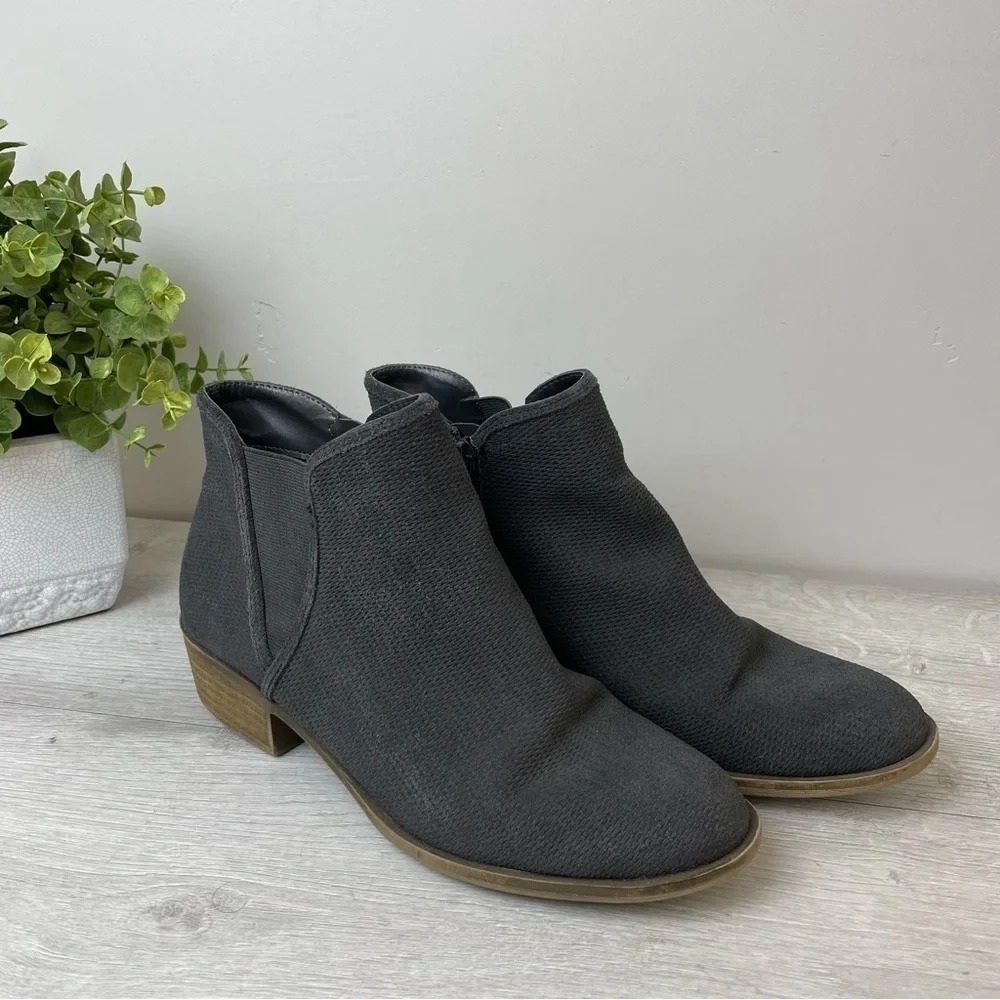 KENSIE Gerona Gray Suede Booties Size 8.5M